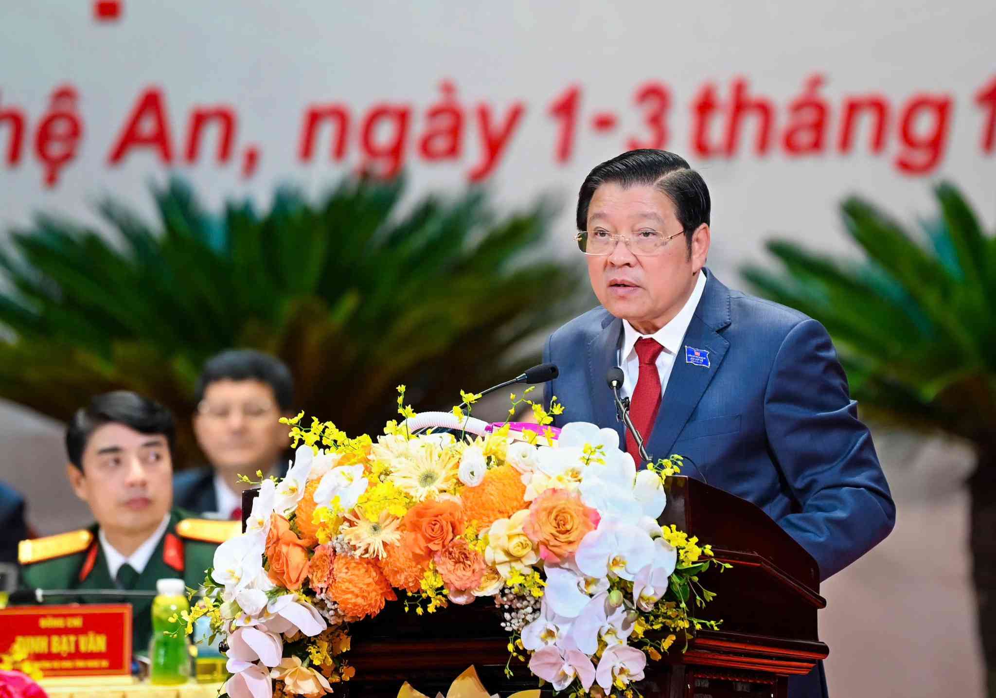 Member of the Politburo, Secretary of the Party Central Committee, Head of the Central Internal Affairs Commission Phan Dinh Trac, on behalf of the Politburo, delivered a speech at the 20th Nghe An Provincial Party Congress. Photo: Ngoc Anh
