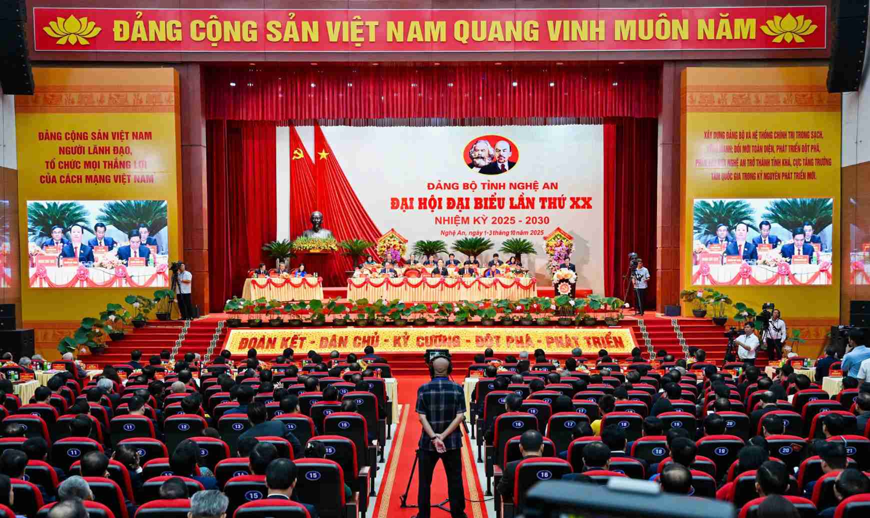 Trung uong ky vong Nghe An dot pha, phat trien. Anh: Ngoc Anh