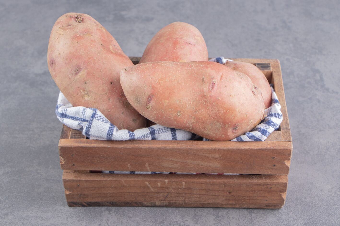 Japanese sweet potatoes and lemon peel, natural sources of healthy nutrients. Photo: Thuy Duong