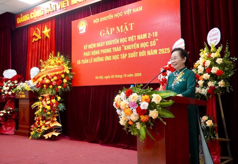 GS.TS Nguyen Thi Doan - Chu tich Hoi khuyen hoc Viet Nam phat bieu tai le phat dong. Anh: Van Trang
