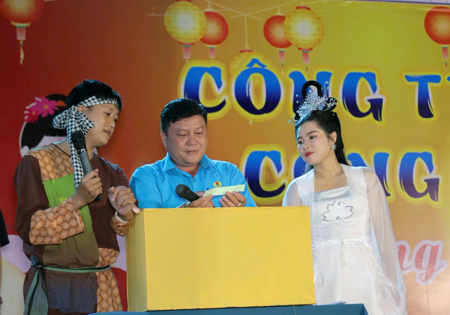 Boc tham trung thuong co su giam sat chat che cua Ban to chuc. Anh: Thanh Mai