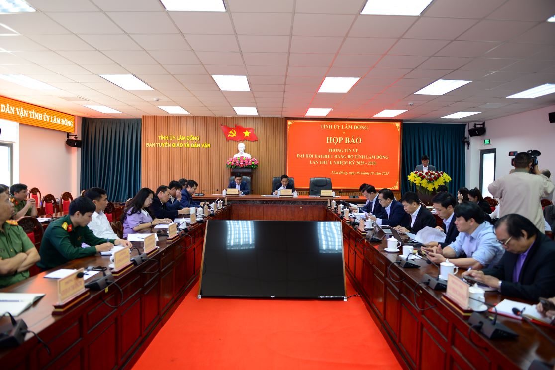 Lam Dong to chuc hop bao, cung cap thong tin ve dai hoi sap toi. Anh: Lam Hong