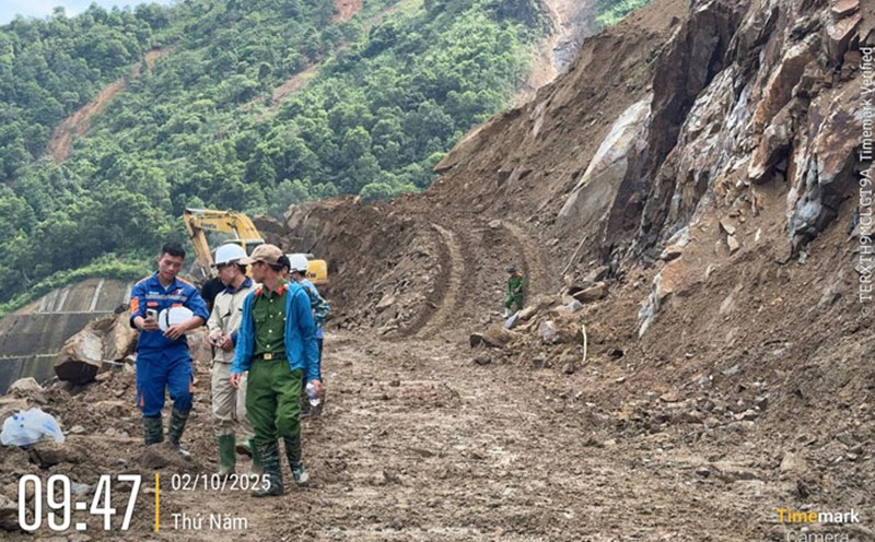 Lao Cai provincial authorities are searching for citizens and the missing vehicle. Photo: Provided by the police