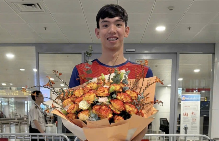 응우옌후이호앙은 10월 2일에 귀국했습니다. 사진: 베트남 체육국