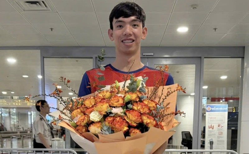 Nguyen Huy Hoang returned home on October 2. Photo: Vietnam Department of Physical Education and Sports