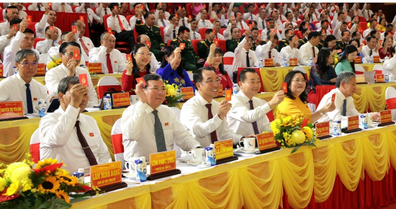 Dai bieu bieu quyet tai phien tru bi Dai hoi Dai bieu Dang bo tinh Vinh Long lan thu I, nhiem ky 2025-2030. Anh: Hoang Loc