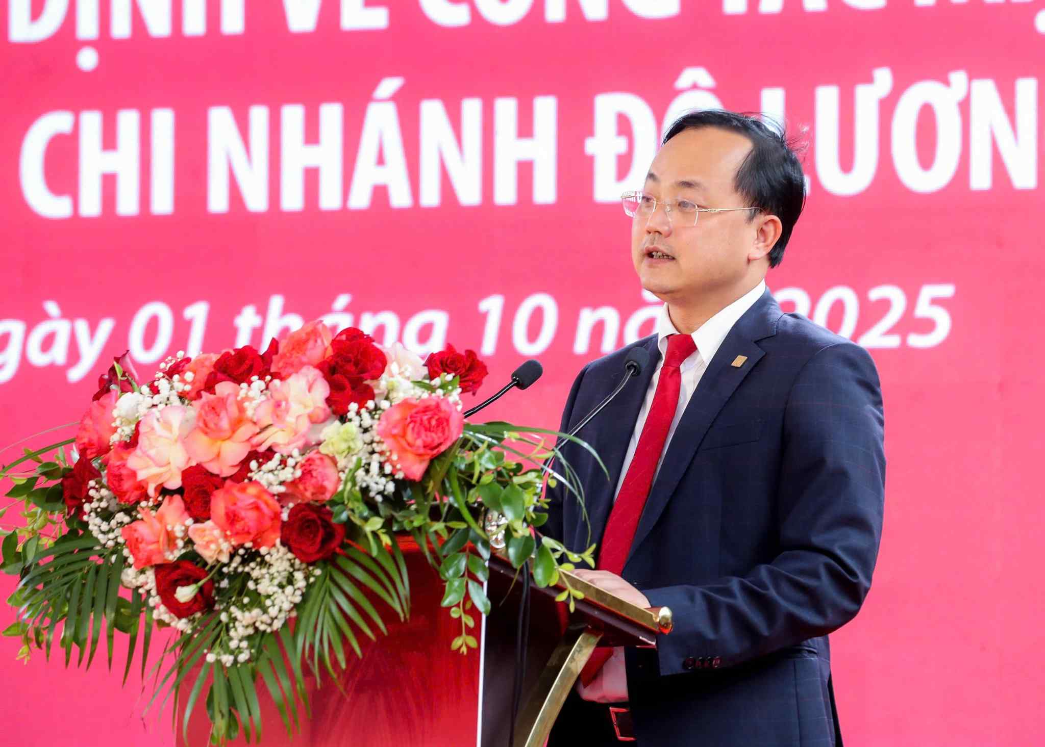 Dong chi To Huy Vu - Bi thu Dang uy, Chu tich HDTV Agribank phat bieu chi dao cong tac to chuc sap xep mang luoi hoat dong cua cac chi nhanh tren dia ban tinh Nghe An. Anh: Agribank