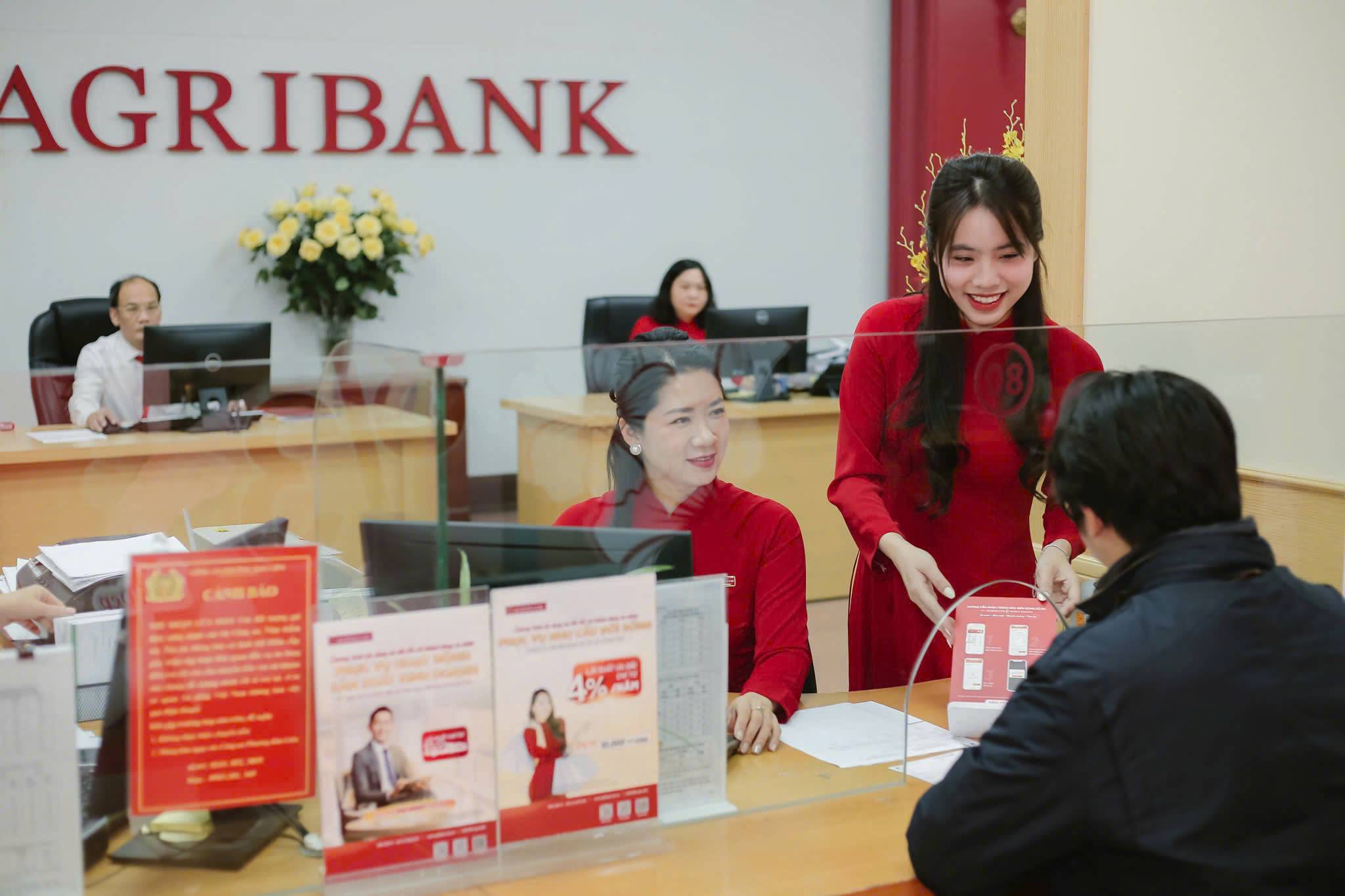 Agribank khong ngung nang cao hieu qua hoat dong, dap ung kip thoi nhu cau su dung san pham, dich vu ngan hang cua nguoi dan va doanh nghiep. Anh: Agribank