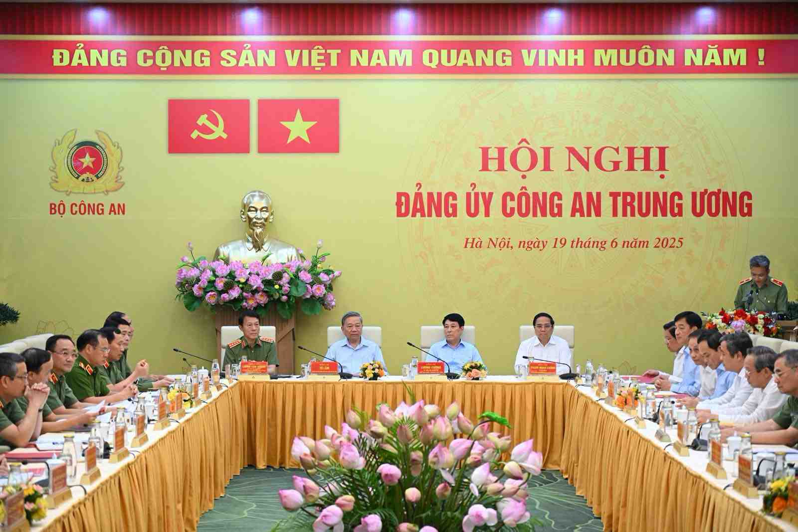 Tong Bi thu To Lam du Hoi nghi Dang uy Cong an Trung uong 6 thang dau nam 2025.