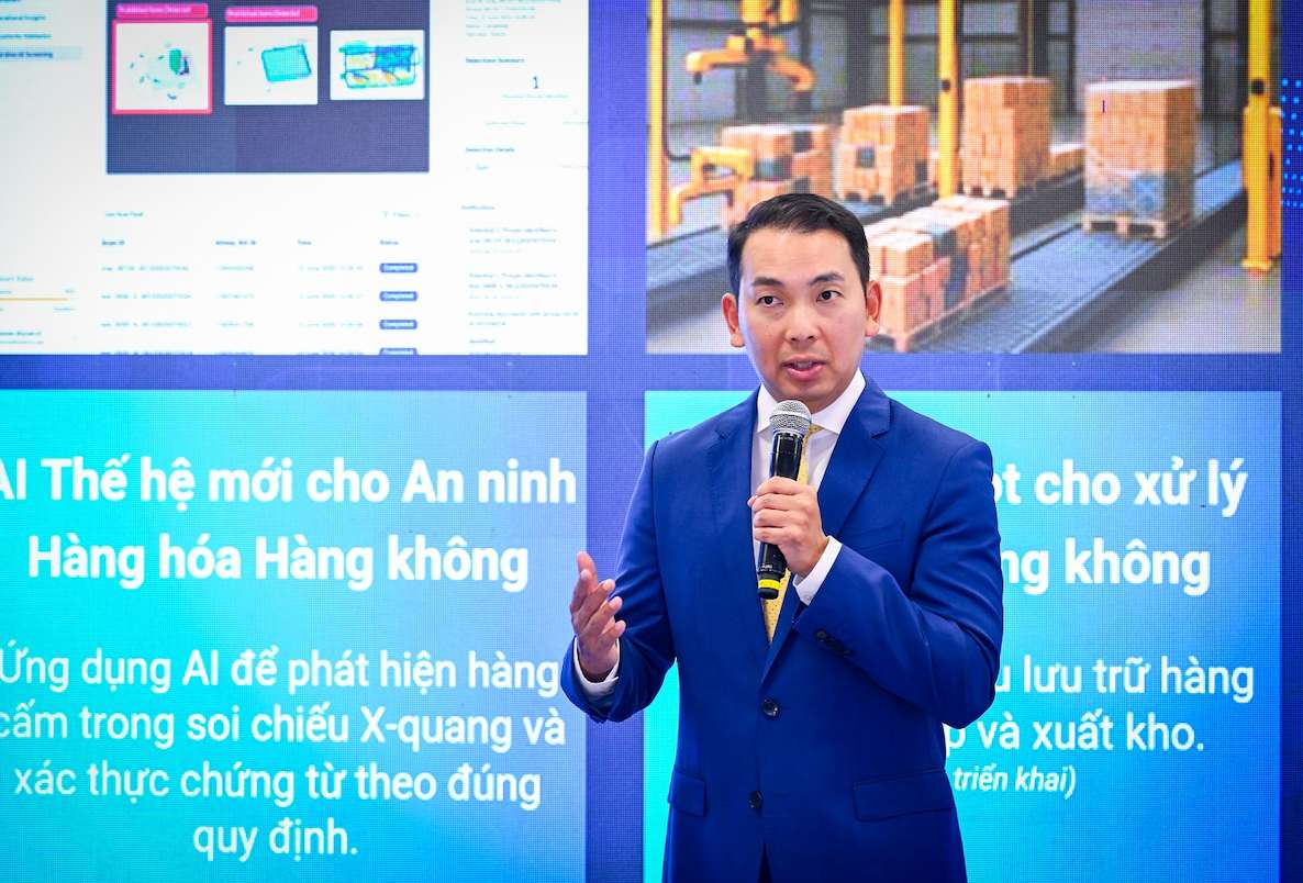 ベトナムスーパーポートTMのCEOであるYap Kwong Weng博士が、ICDヴィンフック - ベトナムスーパーポートTMの「超港湾」で革新的なソリューションを発表。写真:SHB