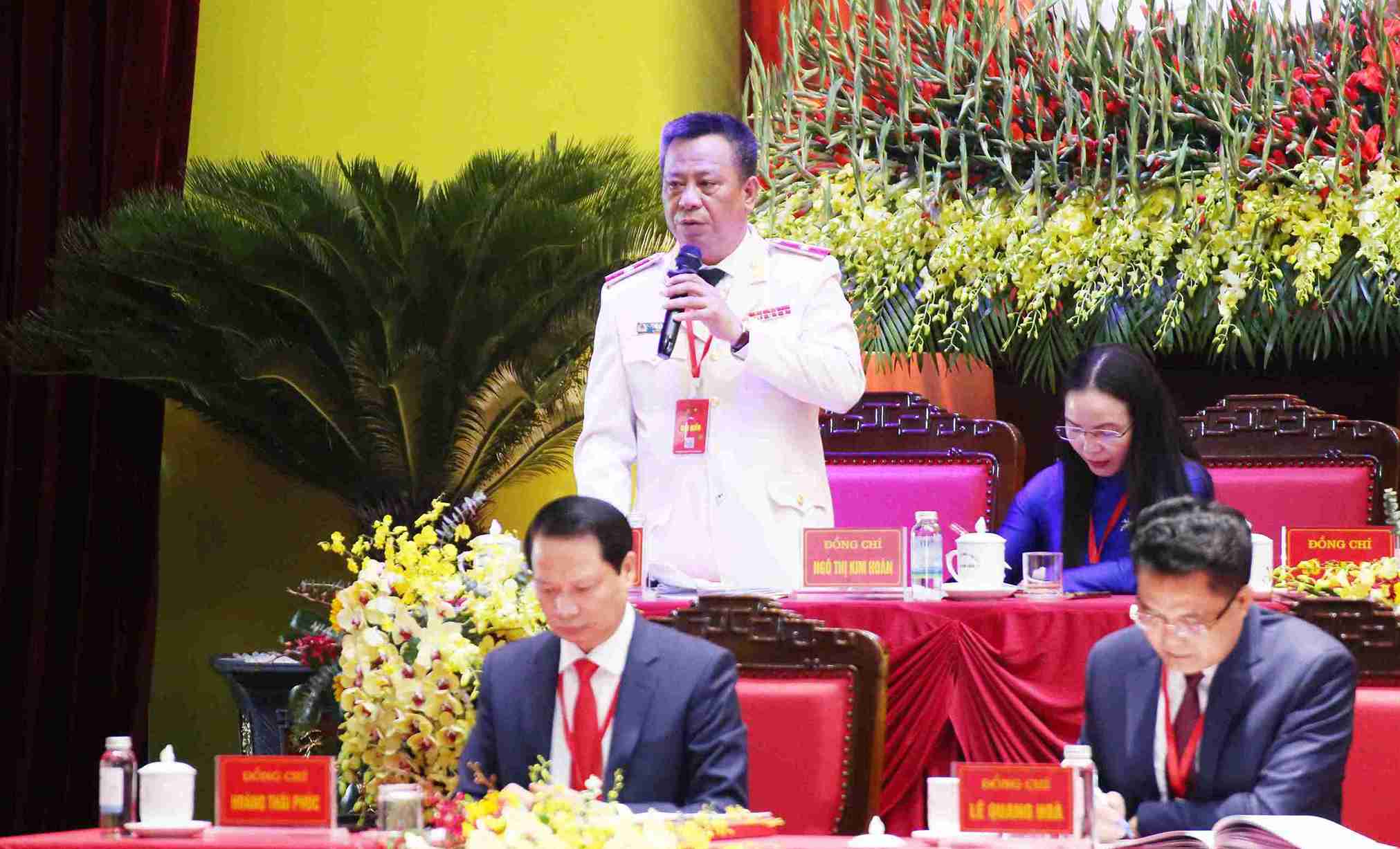 Major General Tran Xuan Anh - Director of the Provincial Police Department spoke at the Congress. Photo: Congress Press Center
