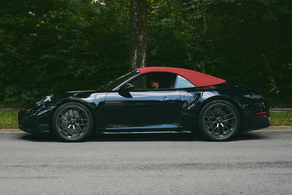 The Porsche 911 Turbo S 992.2 model has been officially accepted in Vietnam. Photo: Porsche Vietnam