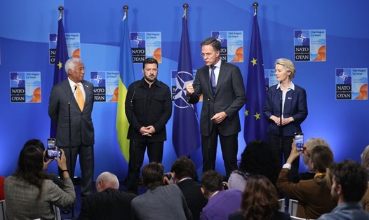 Tổng thống Ukraina Volodymyr Zelensky và lãnh đạo EU, NATO tại hội nghị thượng đỉnh NATO ở Hà Lan, ngày 24.6.2025. Ảnh: Xinhua