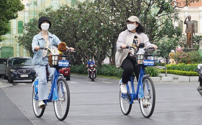Ho Chi Minh City currently does not have a separate lane for bicycles. Photo: Minh Quan