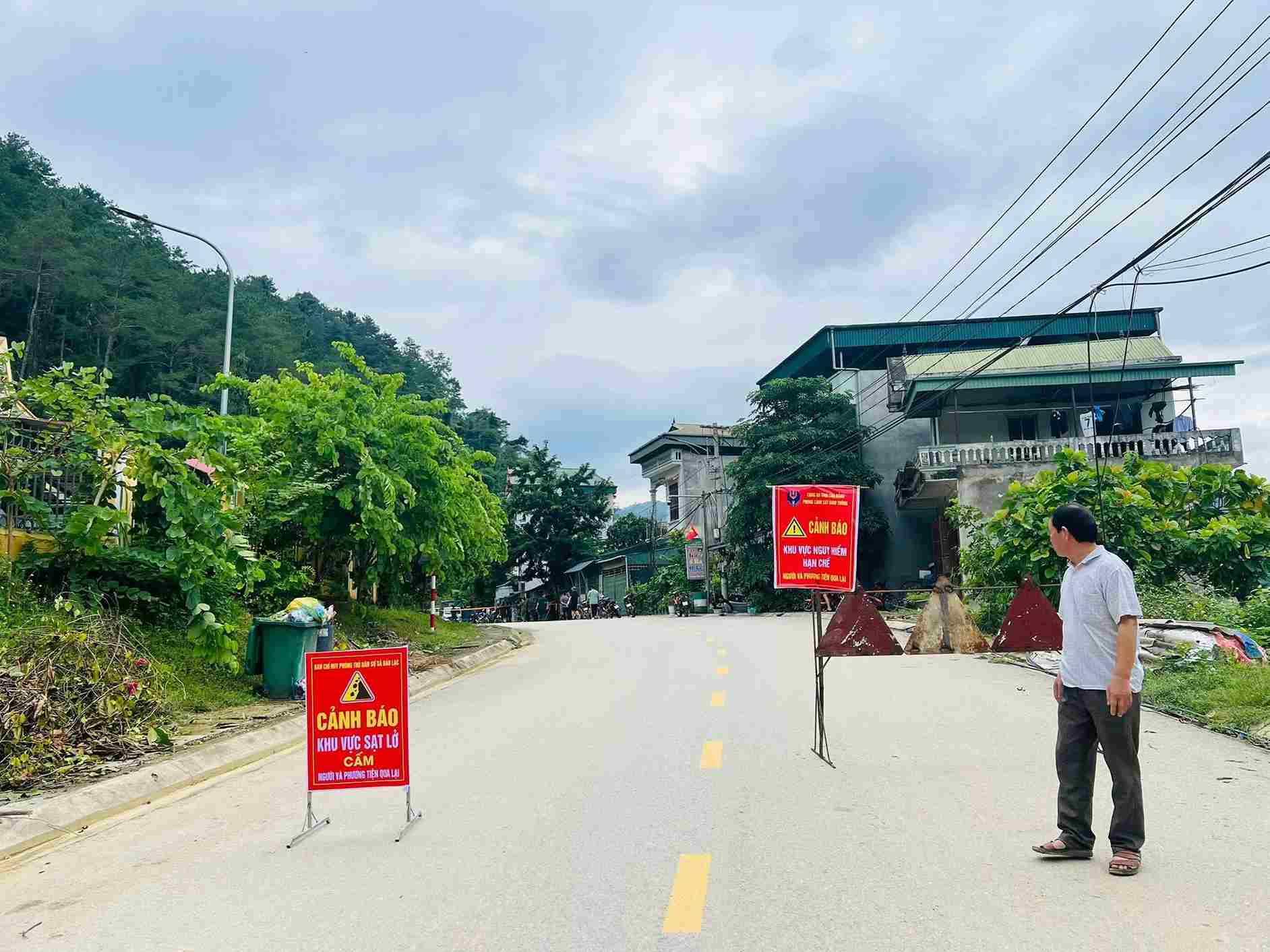 26 households in Cao Bang were asked to be urgently evacuated to avoid landslides. Photo: Bao Lac Commune People's Committee