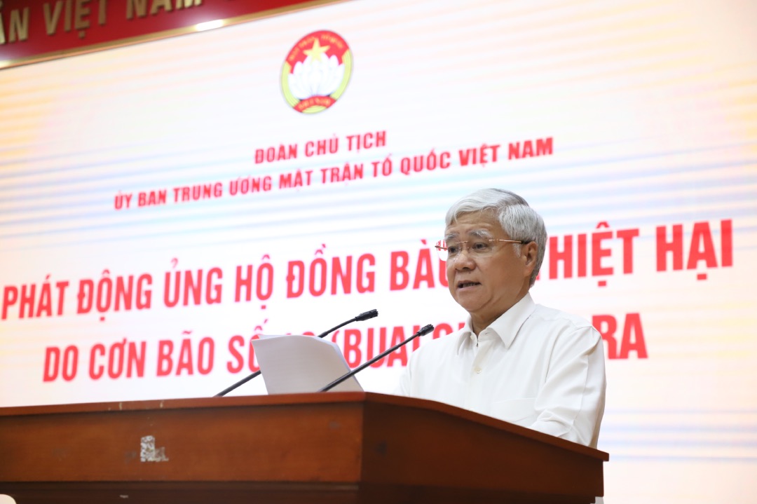 Ong Do Van Chien - Uy vien Bo Chinh tri, Bi thu Trung uong Dang, Bi thu Dang uy MTTQ, cac doan the Trung uong, Chu tich Uy ban Trung uong MTTQ Viet Nam phat dong tai buoi le. Anh: Bao Han 
