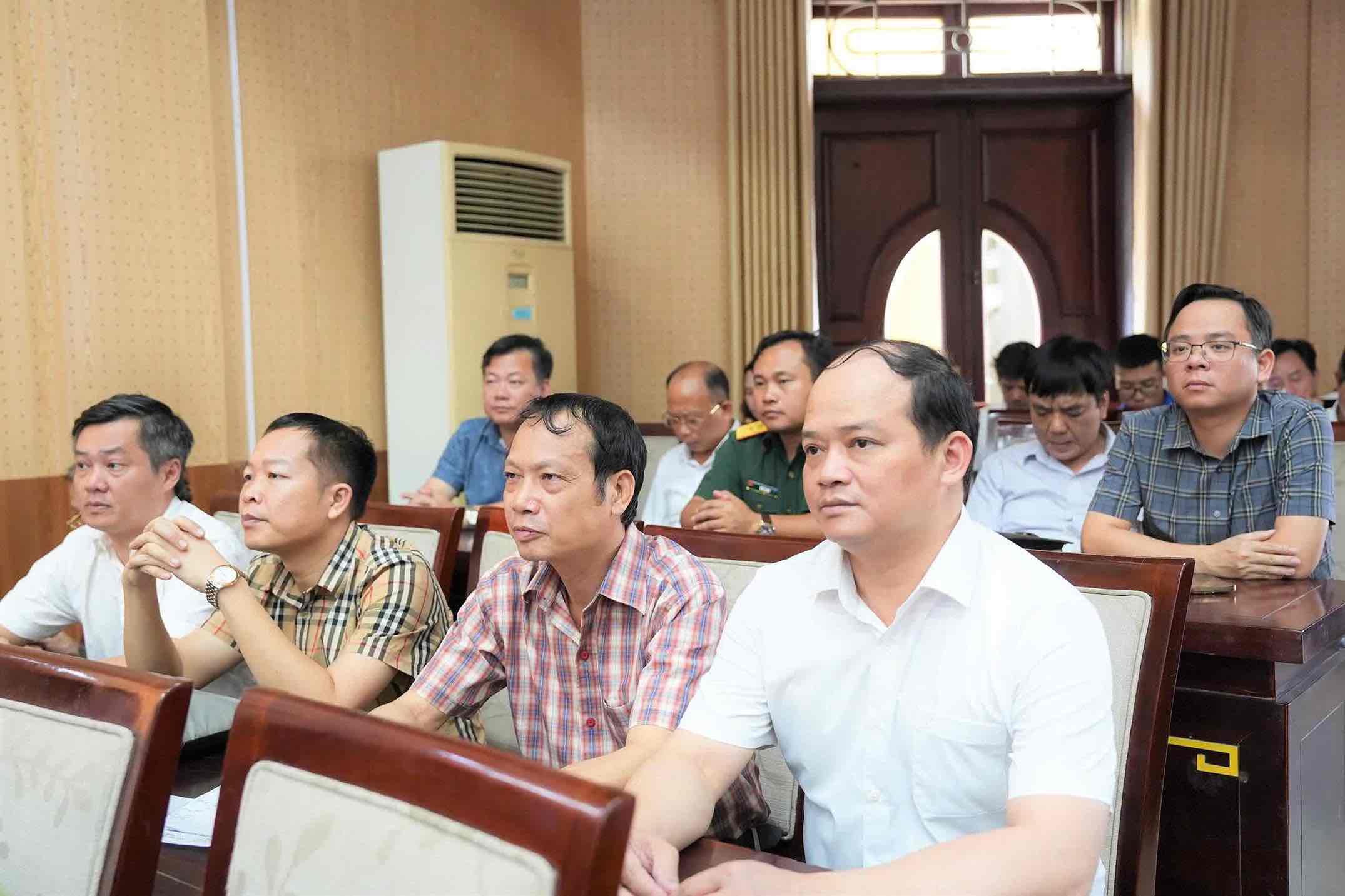 Doan dai bieu Quoc hoi thanh pho Hai Phong tiep xuc cu tri 9 phuong khu vuc phia Tay tai phuong Hai Duong. Anh: Quoc Tung