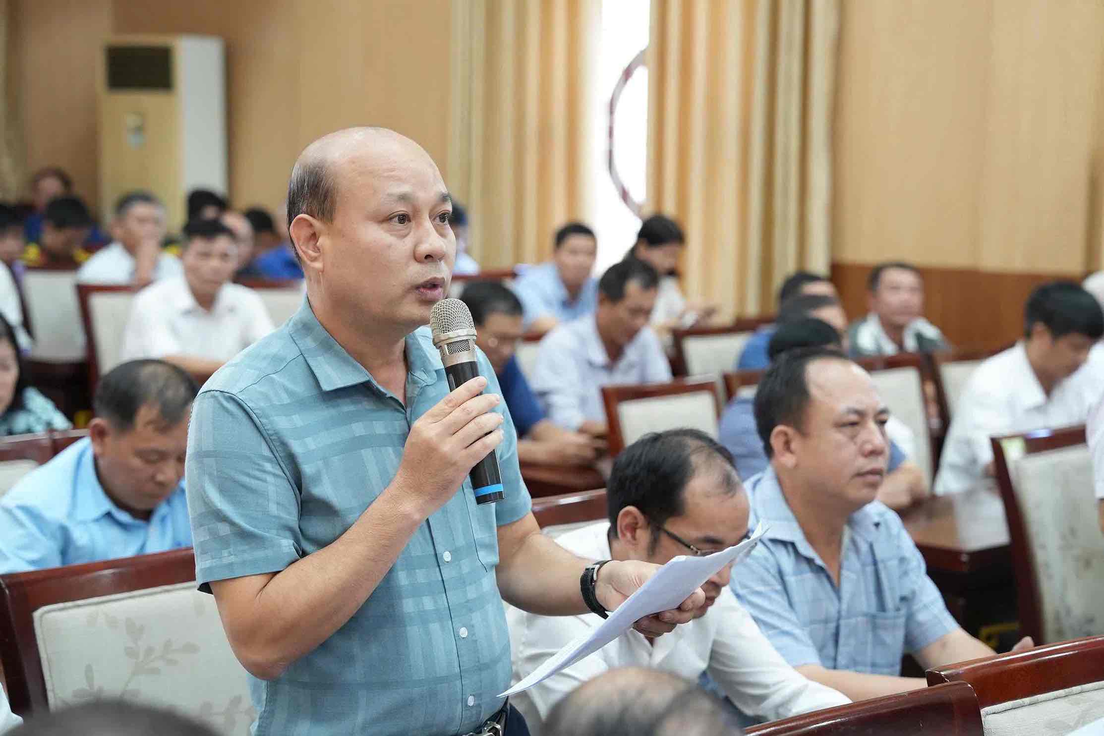 Cu tri cac phuong neu kien nghi ve ha tang, giao duc, y te va cai cach hanh chinh. Anh: Quoc Tung