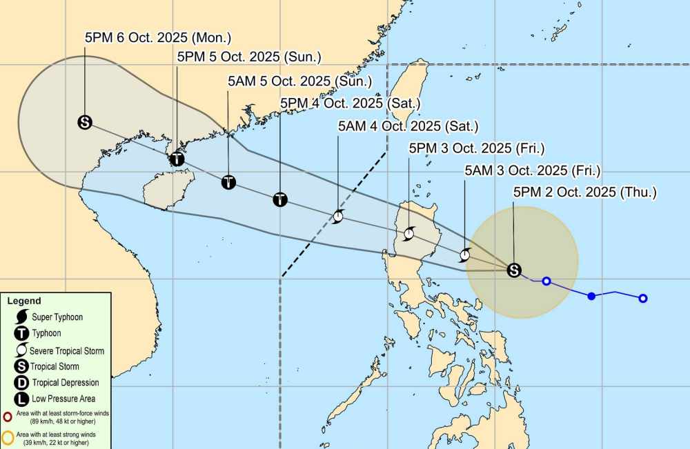 Bao Matmo manh len du doi truoc khi tien vao dat lien. Anh: PAGASA