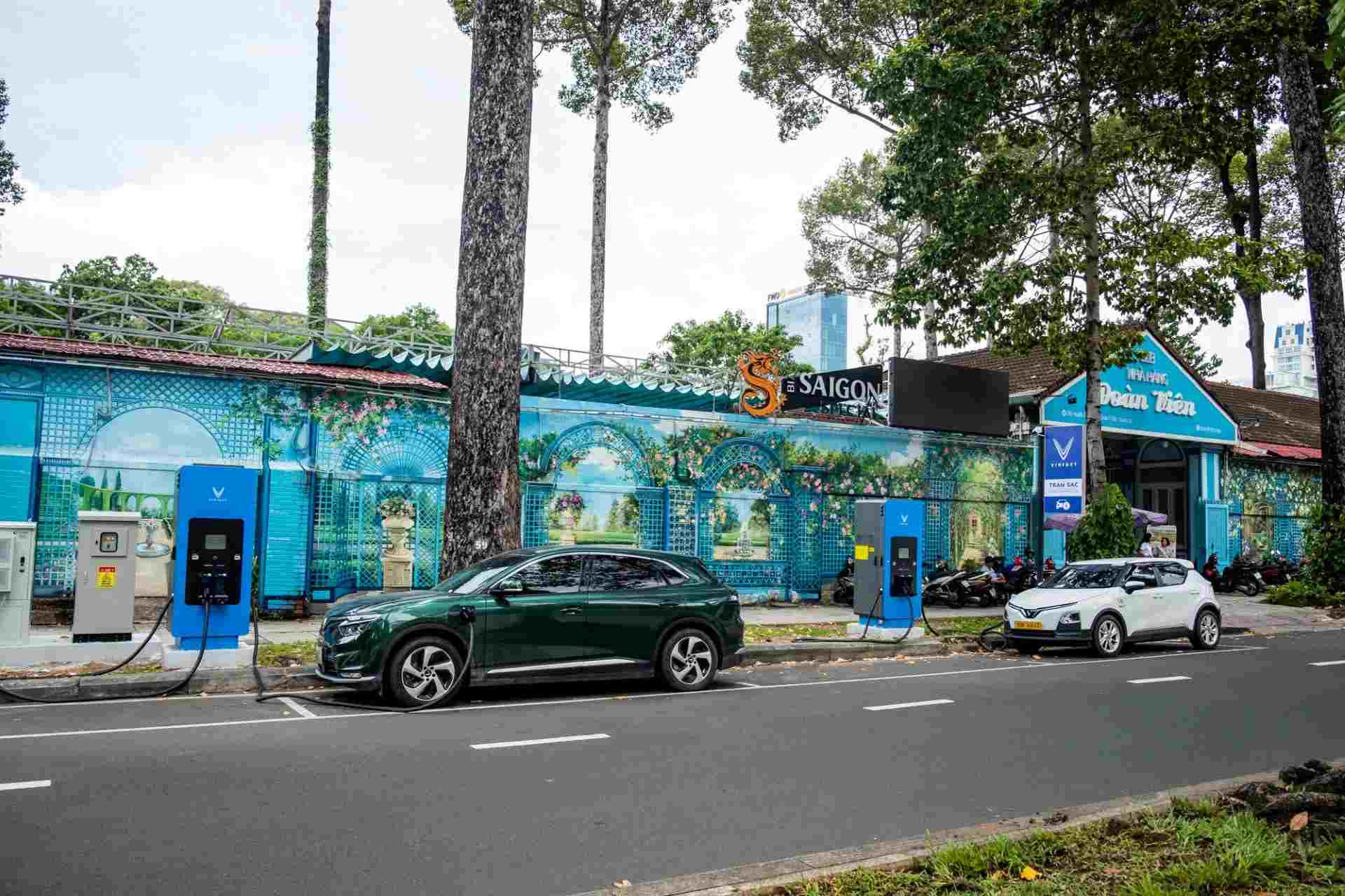 New V-Green charging station on Huyen Tran Cong Chua Street (HCMC). Photo: The Dinh