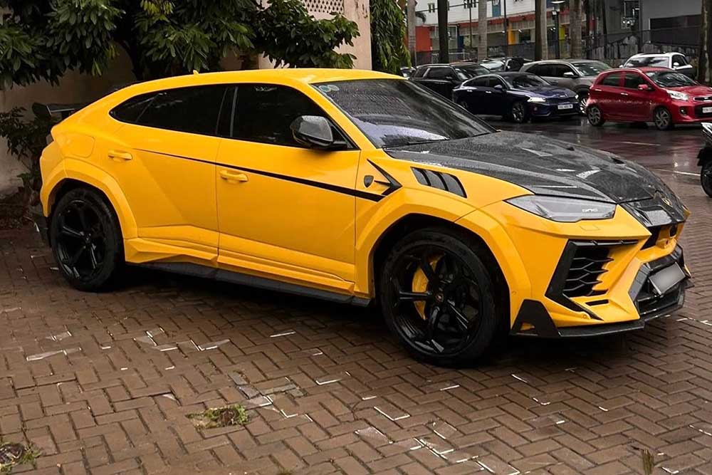 La Lamborghini Urus au Vietnam a ete amelioree avec le pack de personnalisation Mansory qui se distingue par de nombreux details en carbone et un look plus sportif. Photo : Dang Khang