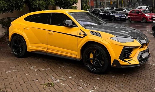 Chiếc Lamborghini Urus tại Việt Nam được nâng cấp với gói độ Mansory, nổi bật với nhiều chi tiết carbon và diện mạo thể thao hơn. Ảnh: Đặng Khang