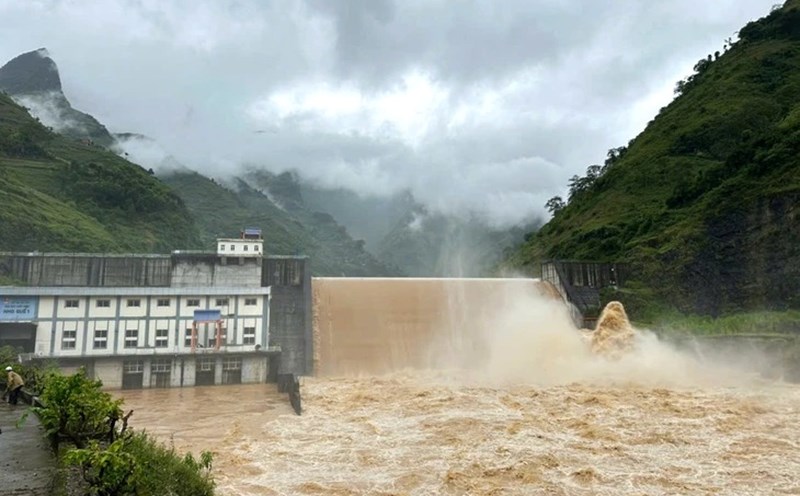 Temporarily suspend tourism activities on the Nho Que River due to rising flood waters. Photo: Ha Linh