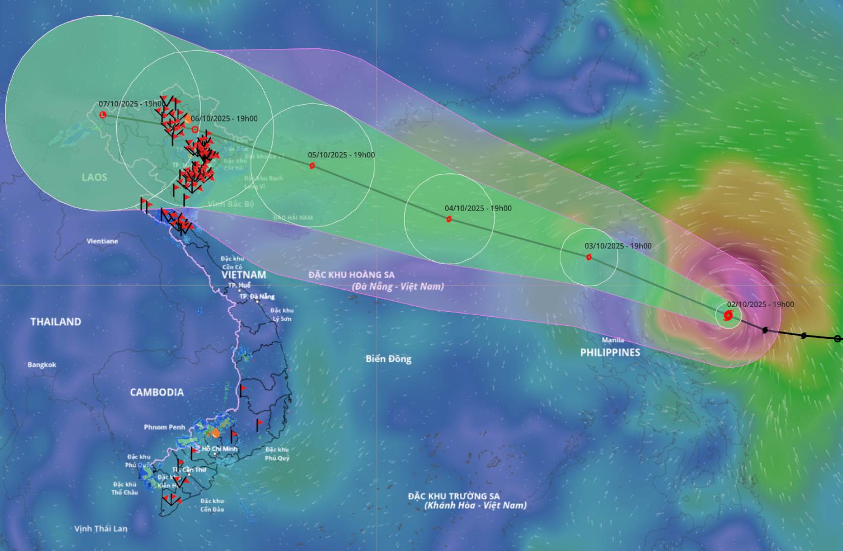 Mise a jour a 21 heures le 2 octobre de la position et de la trajectoire de la tempete Matmo. Source : Systeme de surveillance des catastrophes naturelles du Vietnam