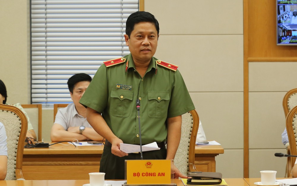 Major General Nguyen Hong Nguyen proposed developing a standard response process for the circulation of storm No. 11 at level 14-15. Photo: VGP