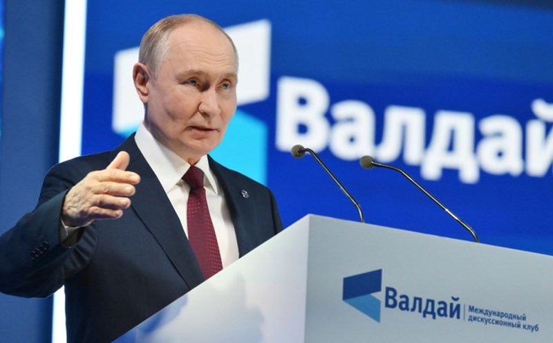 Russian President Vladimir Putin speaks at the plenary session of the Valdai International Debate Club on October 2, 2025. Photo: Sputnik