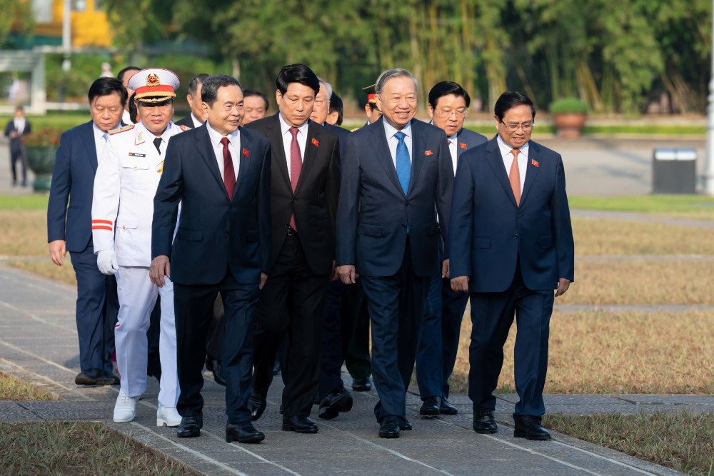 Cac lanh dao Dang, Nha nuoc, Mat tran To quoc Viet Nam quay lai Nha Quoc hoi de hop Phien tru bi Ky hop thu 10. Anh: Nguyen Hung