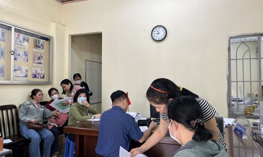 Trung tâm Tư vấn pháp luật Công đoàn, LĐLĐ tỉnh Đồng Nai đang hỗ trợ pháp lý cho người lao động bị ảnh hưởng quyền lợi bảo hiểm xã hội. Ảnh: Hà Anh Chiến
