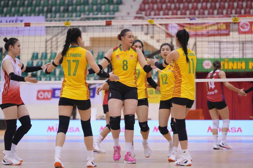 ベトナムの全国バレーボール選手権大会には外国人選手が集まっているが、将来的には選手の帰化も起こる可能性がある。写真：VFV