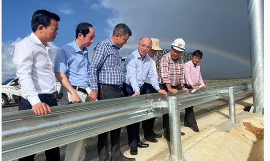 Lãnh đạo UBND tỉnh Đắk Lắk kiểm tra tiến độ dự án cao tốc Khánh Hòa - Buôn Ma Thuột, đôn đốc việc giải ngân vốn đầu tư công. Ảnh: Tuấn Hải