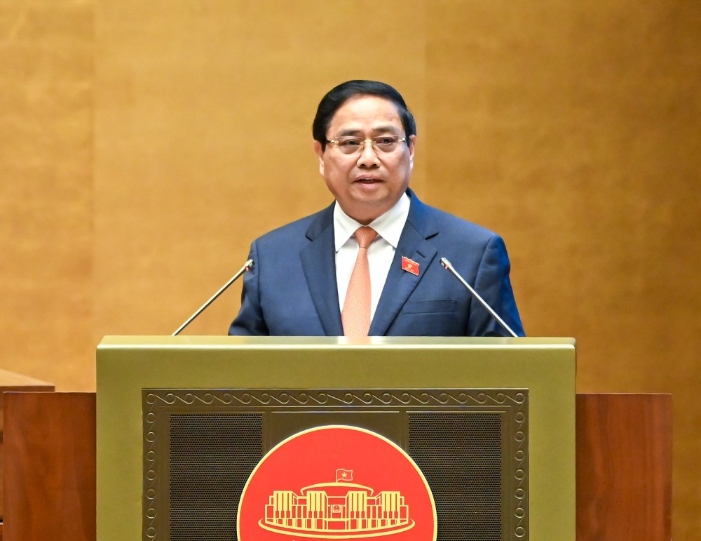 Politburo member and Prime Minister Pham Minh Chinh said that he had submitted to the Politburo for comments on handling 5 weak banks. Photo: Pham Dong