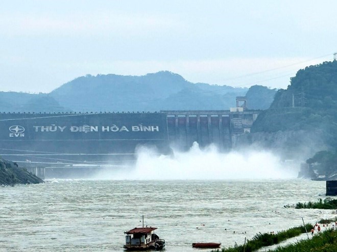 Lệnh mở cửa xả đáy hồ thủy điện Hòa Bình ngay trưa nay, 6 tỉnh thành phải đảm bảo an toàn