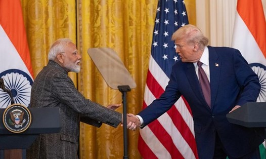 Tổng thống Mỹ Donald Trump cảnh báo sẽ duy trì mức thuế khổng lồ đối với Ấn Độ nếu không ngừng mua dầu Nga. Ảnh: Xinhua