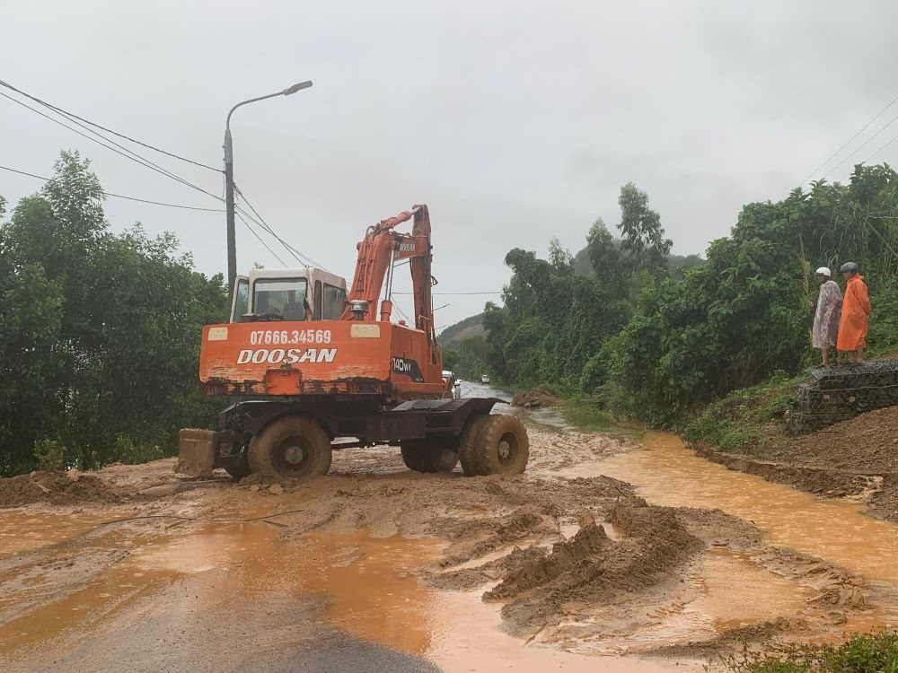The area around Da Nang is warned of flooding, landslides, and flash floods during and after storm No. 12. Photo: Tran Thi