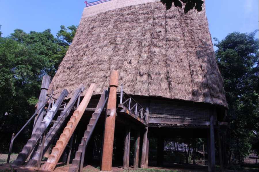 Ngoi nha rong cua nguoi Bana trong Bao tang Dan toc hoc Viet Nam. Anh: Nguyen Oanh