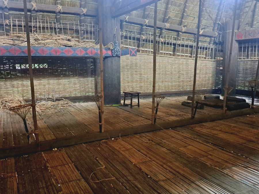 Khong gian ben trong ngoi nha rong tai Bao tang Dan toc hoc Viet Nam. Anh: Nguyen Oanh