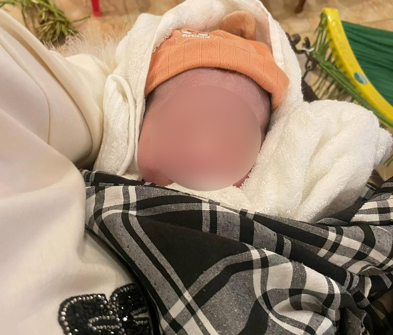 Searching for relatives of the newborn baby boy abandoned in Cao Bang. Photo: Ngoc Cham