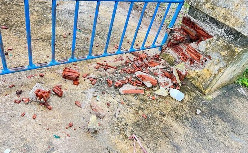 Un rayo golpeo la puerta de la escuela de la escuela Phu Quy perteneciente a la escuela primaria numero 2 Binh Chau en la comuna de Dong Son provincia de Quang Ngai. Foto: Minh Huy