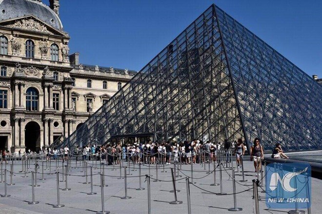 Bao tang Louvre (Phap) bi danh cap trang suc quy gia. Anh: Xinhua