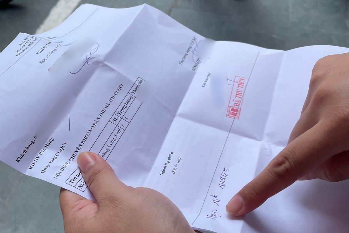 Nguoi dan hao hung “san vang” thanh cong nhung khach hang phai cho 20 ngay sau nhan hang. Anh: Thanh Binh