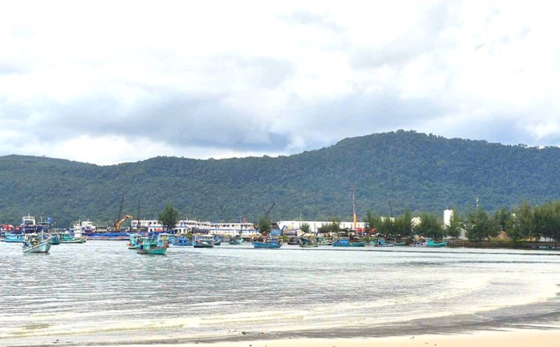 The People's Committee of Phu Quoc Special Zone has issued a notice advising people and businesses to be vigilant against taking advantage of complaint and lawsuit rights to commit fraud. Photo: Nguyen Anh