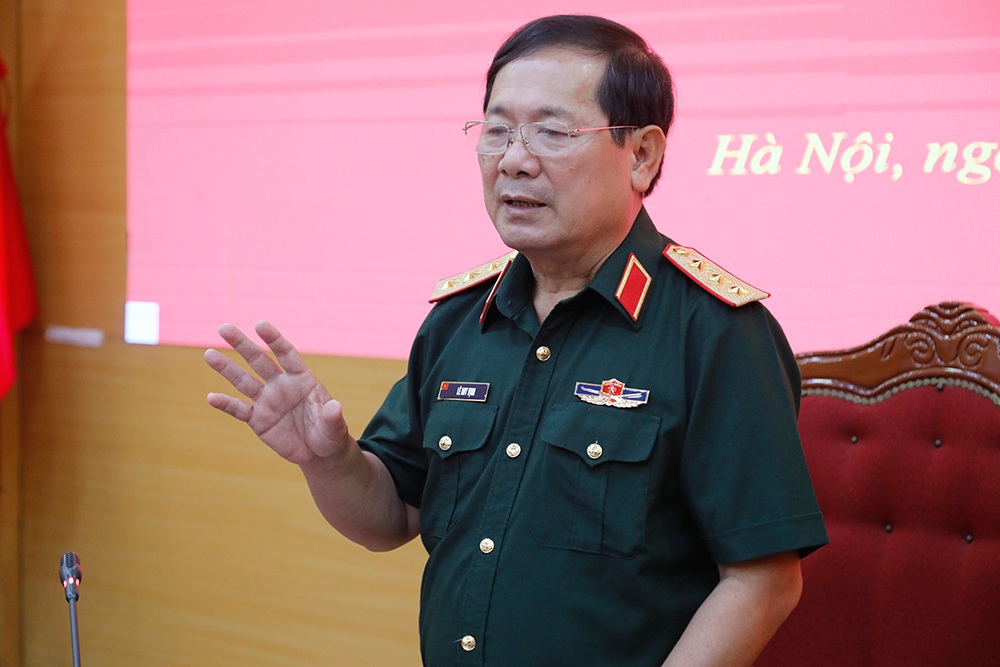 Extend the term of office of Deputy Minister of National Defense for Senior Lieutenant General Le Huy Vinh. Photo: Ministry of National Defense