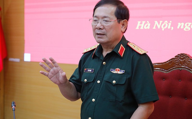 Extend the term of office of Deputy Minister of National Defense for Senior Lieutenant General Le Huy Vinh. Photo: Ministry of National Defense