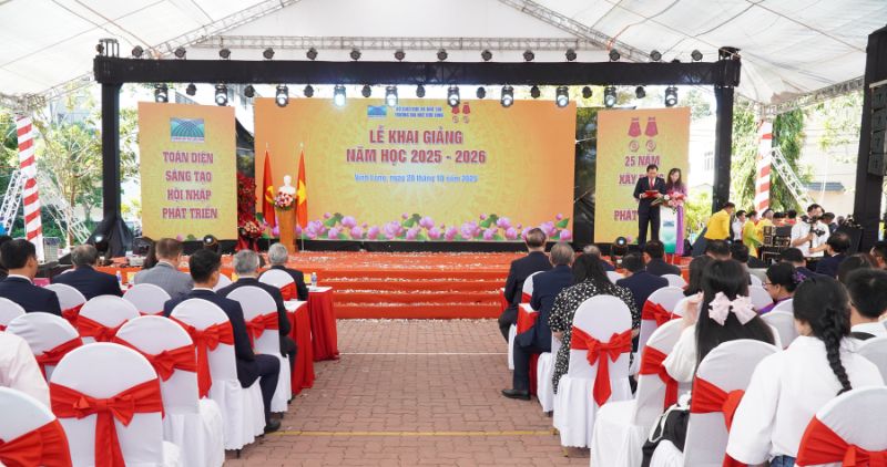 Quang canh le khai giang nam hoc 2025-2026 tai Truong Dai hoc Cuu Long. Anh: Hoang Loc