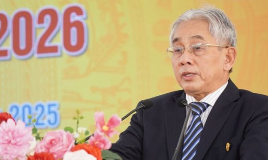 Nhà giáo ưu tú, PGS.TS Lương Minh Cừ – Hiệu trưởng Trường Đại học Cửu Long phát biểu khai mạc buổi lễ. Ảnh: Hoàng Lộc