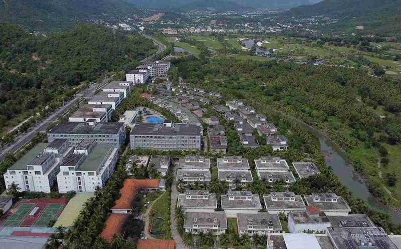 Hay 12 proyectos turisticos en Khanh Hoa que han sido eliminados por la localidad del tipo de tierra residencial sin formar unidades residenciales. Foto: Huu Long